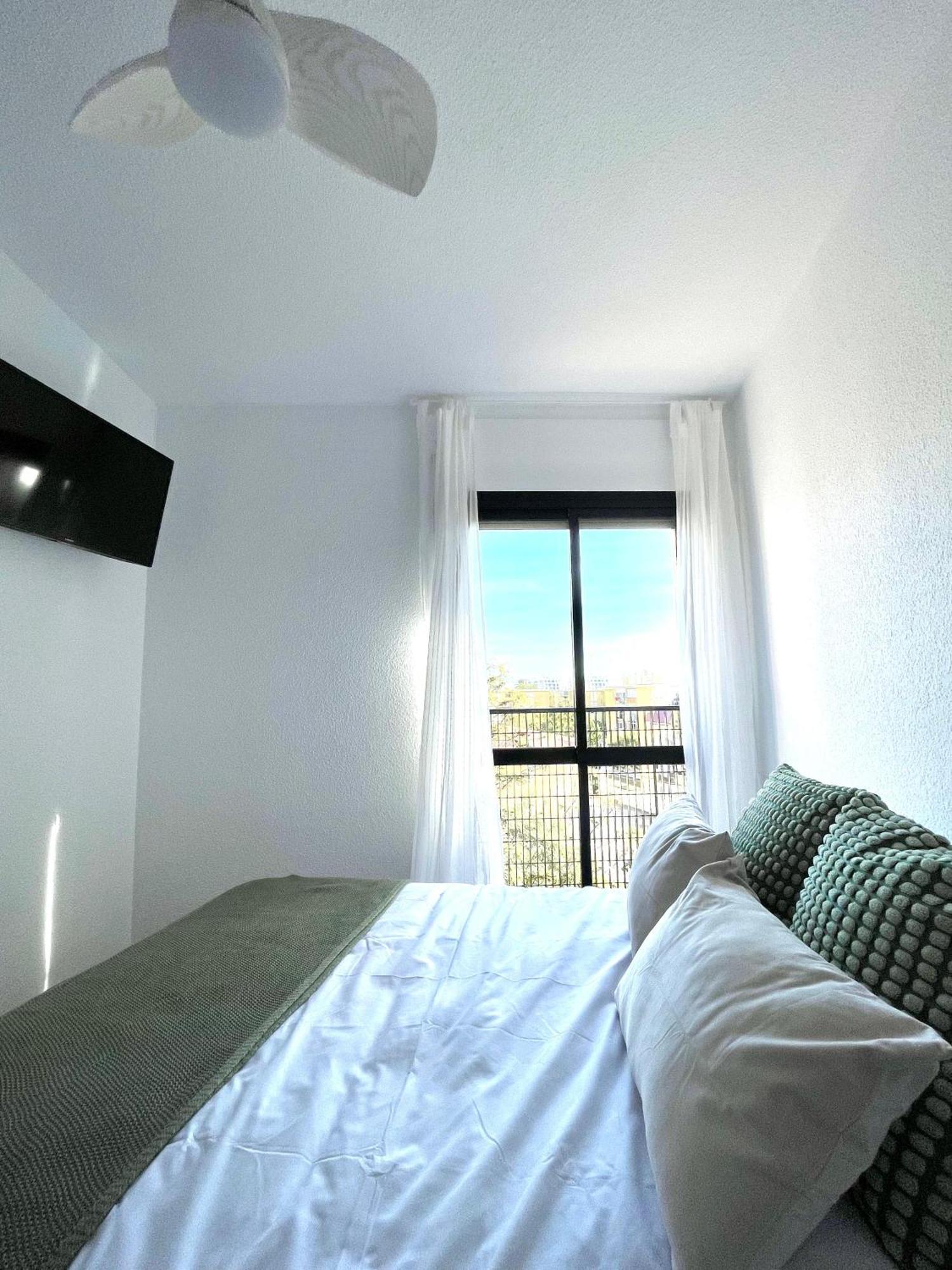 Beautiful & Sunny Apartment มาลากา ภายนอก รูปภาพ